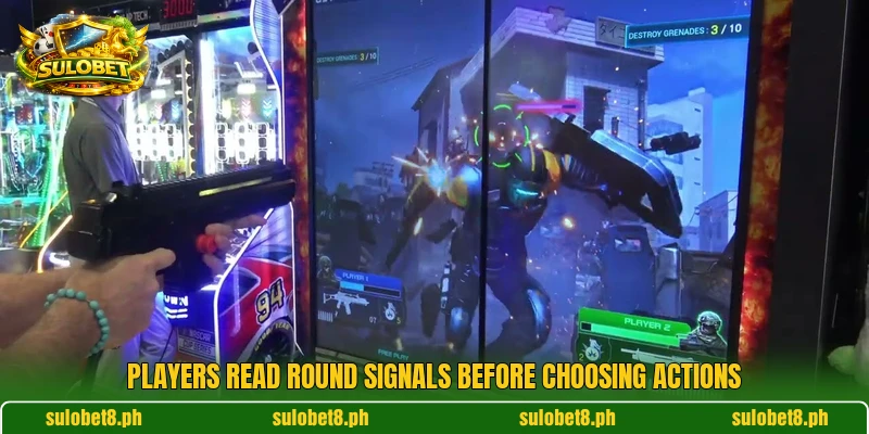 Players read round signals before choosing actions Players read round signals before choosing actions